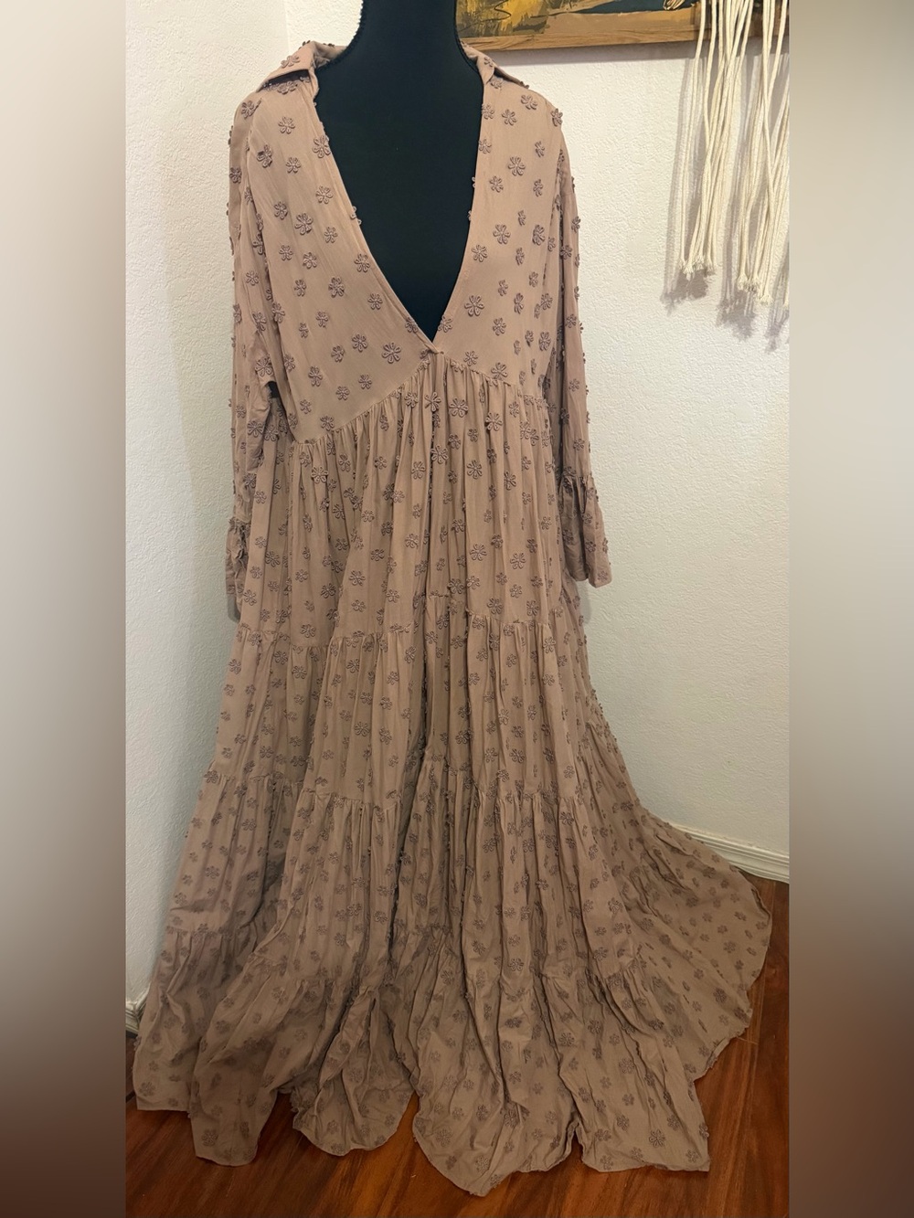 Dodo Bar Or Floral Appliqué Tan trumpet sleeve Maxi Dress - Size L - Picture 2 of 10